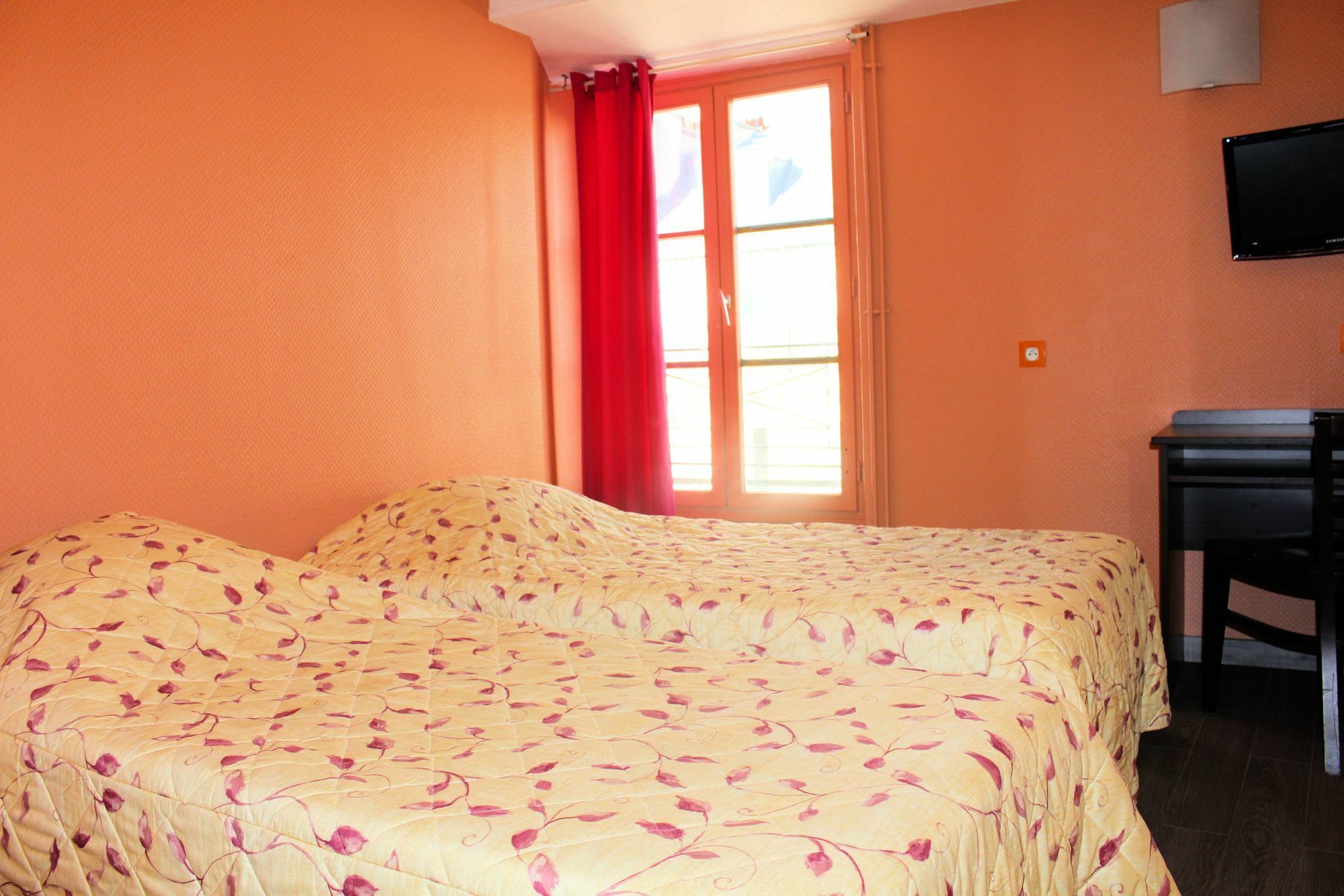 Absolute République Parigi