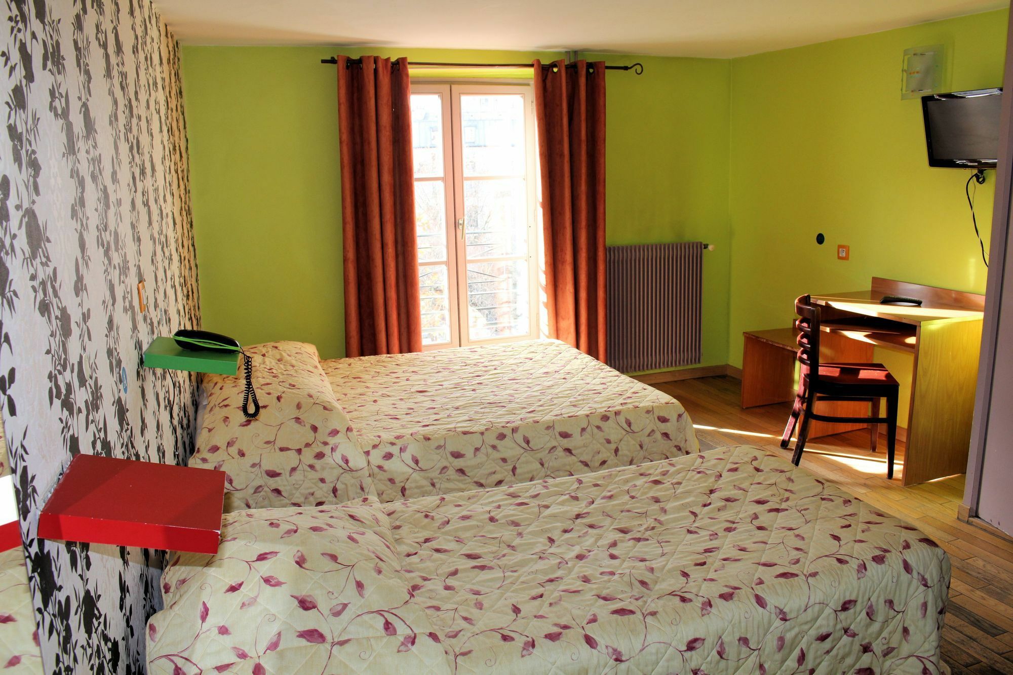 Absolute République Hotel 2*