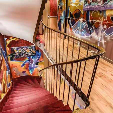 Absolute République Hotel