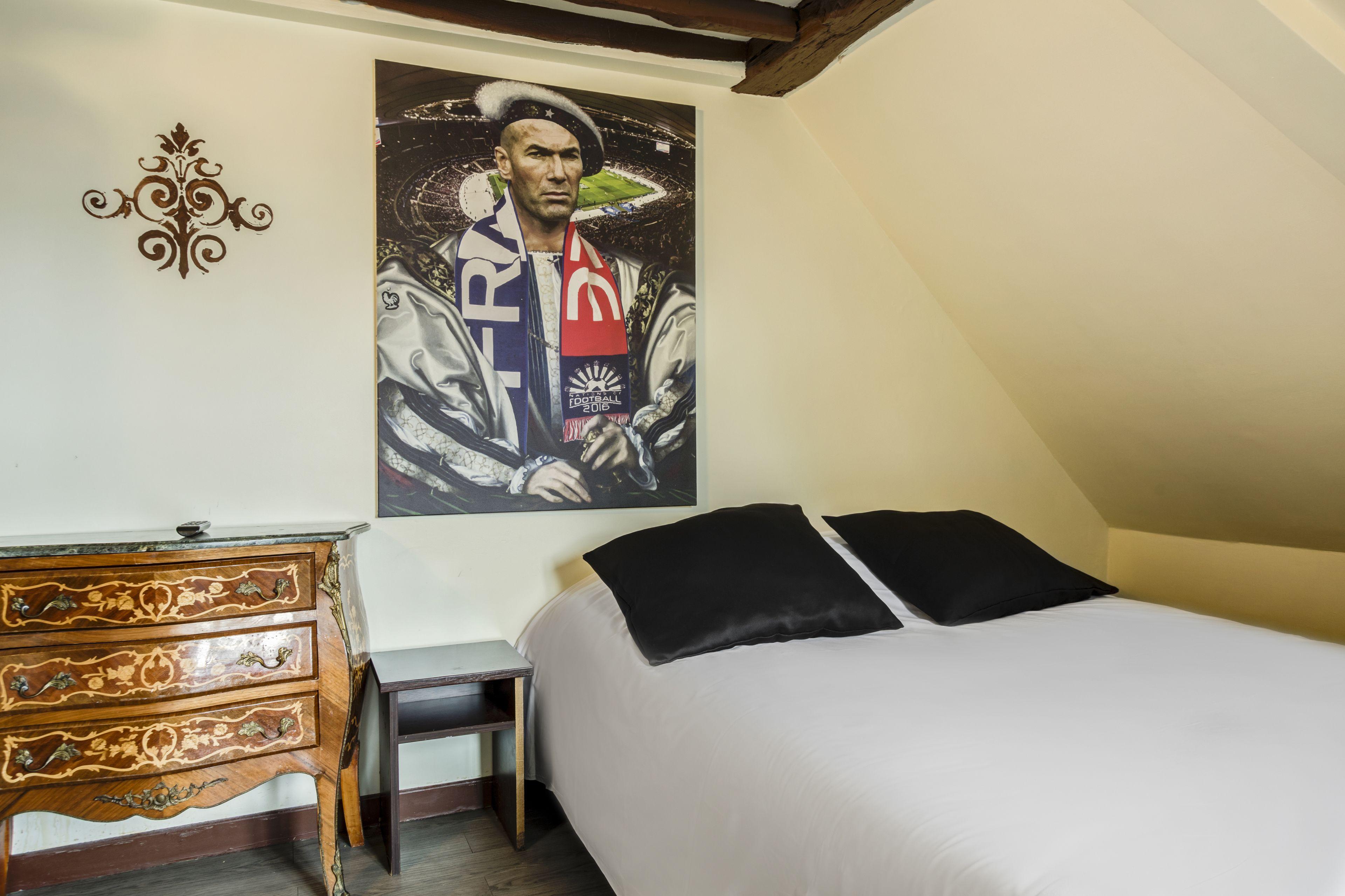 Absolute Republique Hotel 2*